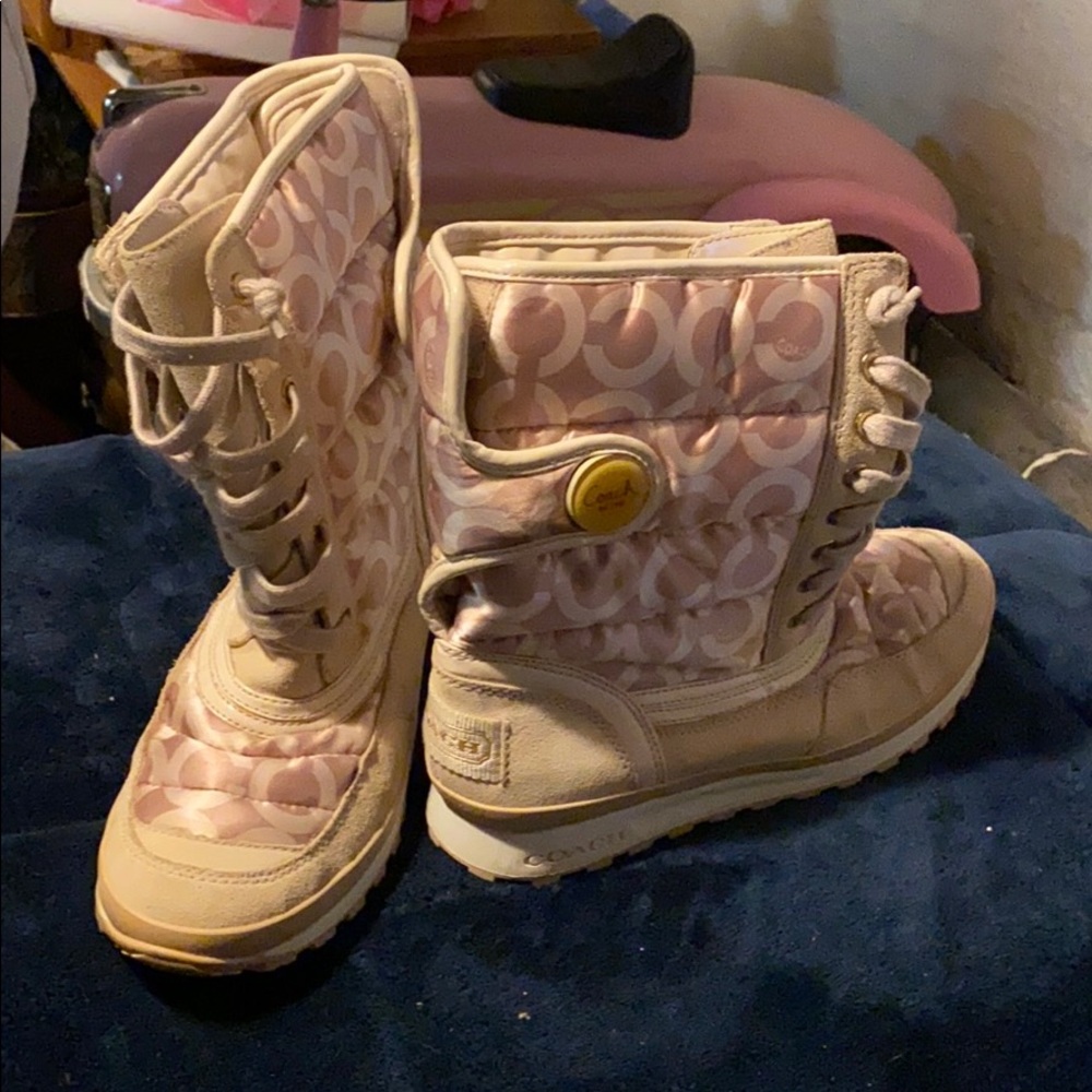 Snow boots
